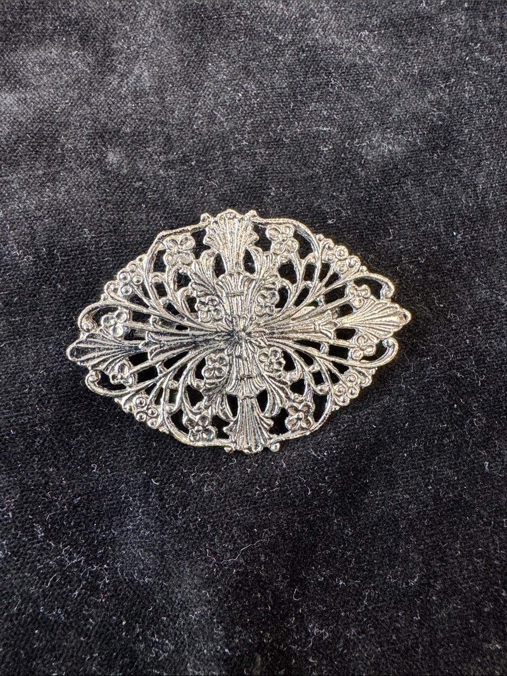 Vintage Silver Floral Filigree Brooch